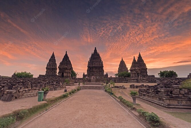 1 Day Yogyakarta tour ( Borobudur temple, Merapi Lava Tour, Prambanan Temple) - Who this one-day circuit fits best