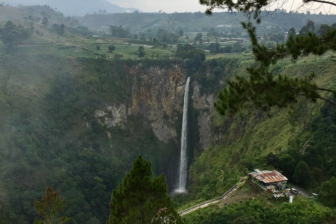 1 week private round trip North Sumatra - Mount Sibayak and the hot springs or Lingga village choice