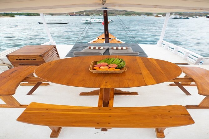 3Days Komodo Tour By Private Boat for 4 pax - Meeting in Labuan Bajo and switching into tour mode fast