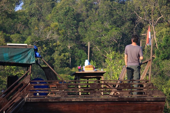 3ns Private Orangutan and Bornean Primates Kelotok Tour - On-board comfort: meals, crew service, and the small details