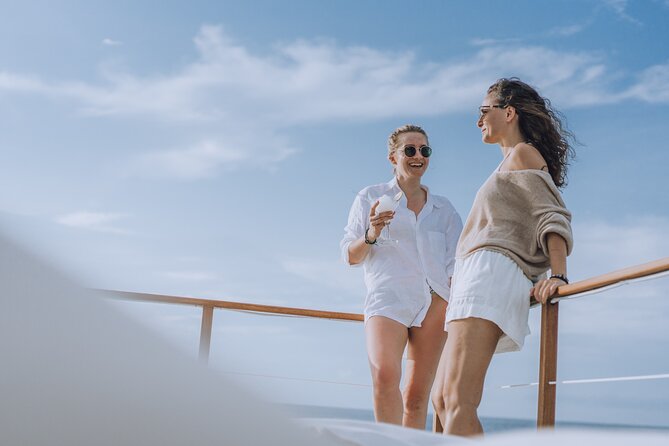 4-in-1 • Gili Islands Half-day Snorkel & Lunch Catamaran Tour - A 4-in-1 Gili Islands catamaran that keeps the fun moving