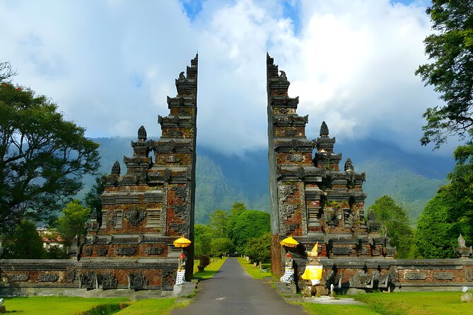 Amazing Bali Dolphin Watching Trip Experience - Handara Iconic Gate: The Photo Stop You’ll Either Love or Skip