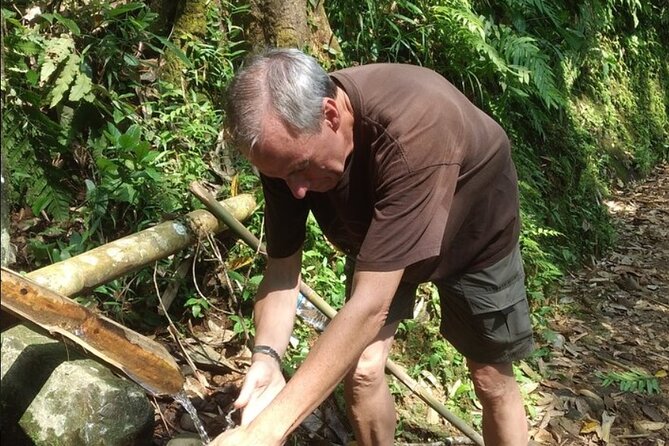 Baduy Tribal Tracker and Village in Private Tour Full Day & Lunch - Weaving, batik, and the crafts you can buy with context