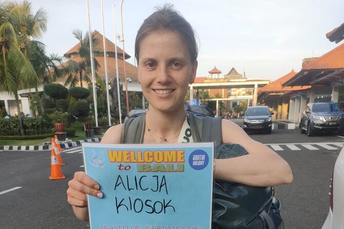 Bali Airport Transfer Private - Vehicle comfort and luggage math for up to 4 passengers