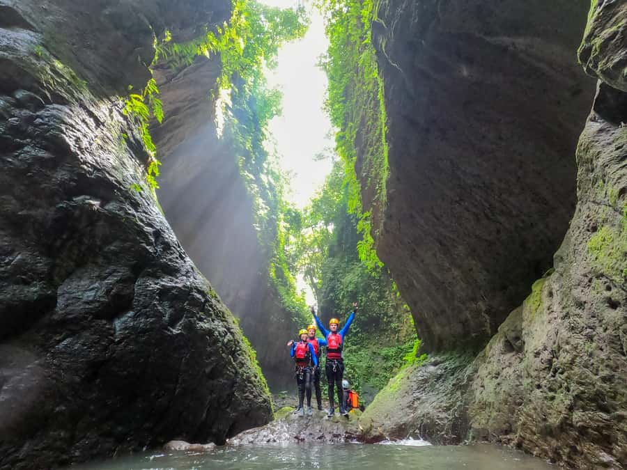 Bali: Aling Canyon Canyoning Tour - Lunch, GoPro photos, and how the team keeps the vibe positive