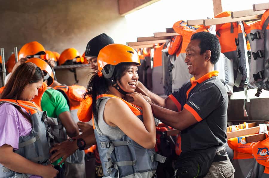 Bali: Ayung River Guided Rafting Adventure with Lunch - Briefing with your raft guide, the difference between fun and chaos