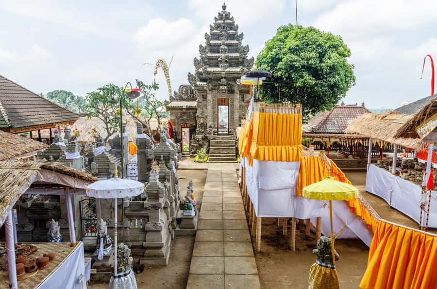 Bali/Batur: Mystical & Burial Rituals Tour with Kehen Temple - Kehen Temple: The Steps of Heaven and a Wooden Bell on an Old Banyan
