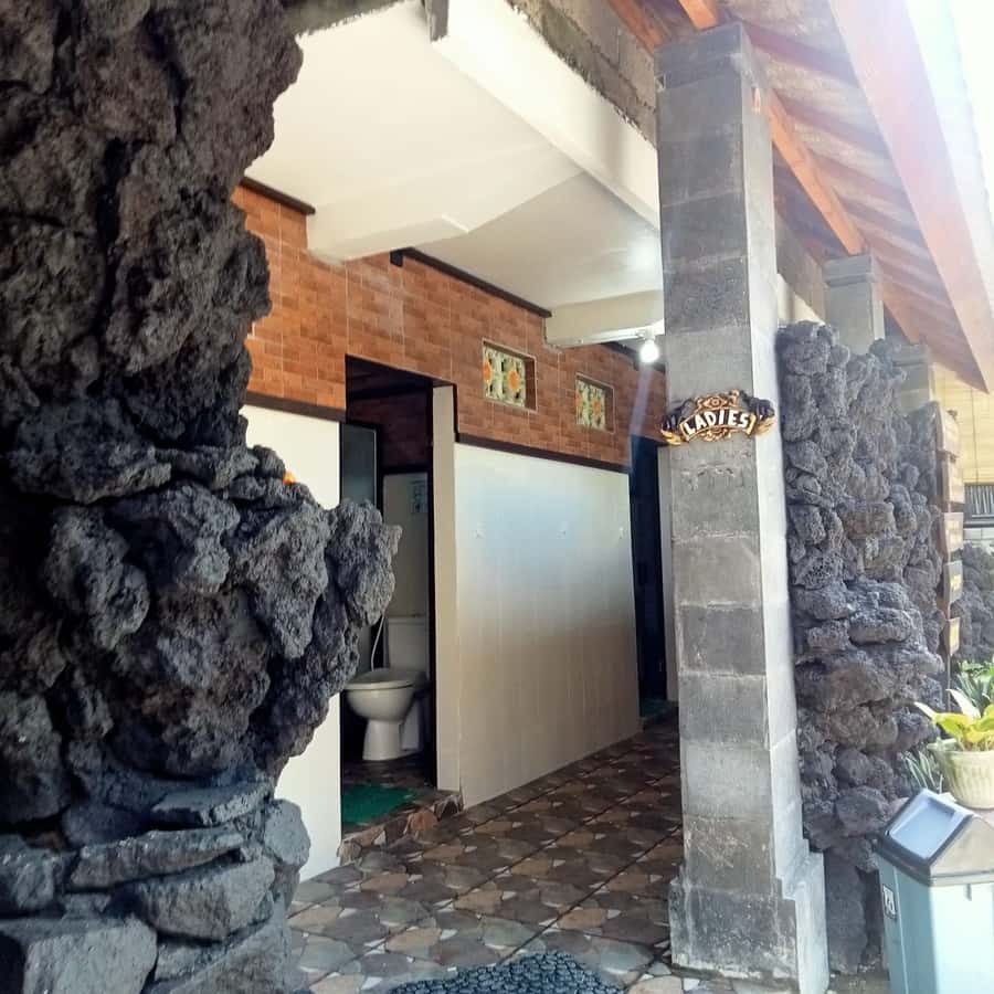 Bali: Batur Natural Hot Spring Entrance Ticket - What you actually get: 10 pools, lockers, and the basics
