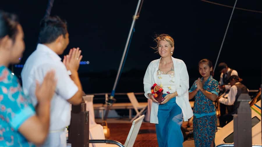 Bali/Benoa: 5-Course Romantic Evening Cruise With Live Music - Transport and logistics: how to avoid stress on a Friday night