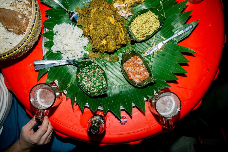 Bali: Bites Food Tour with over 15 Tastings - Your first bites in old Denpasar: crispy starts and familiar fuels