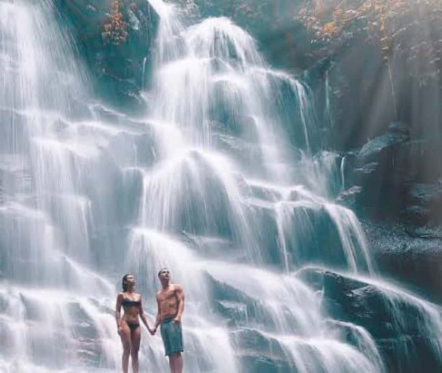 Bali: Blue Lagoon Snorkeling & Waterfall Tour with Lunch - Kanto Lampo Waterfall: A Walk Down, Then That Iconic Rock Picture