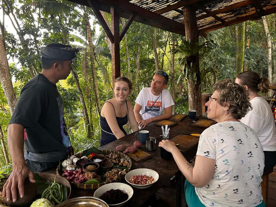 Bali: Cooking Class with 5 Balinese Dishes - The chef experience: why Ketut (and the team) matter