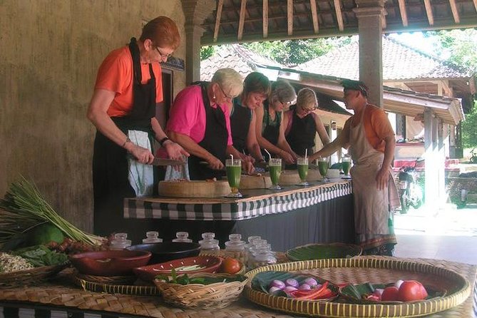 Bali Cooking Class with Culture Experience - The welcome at Dewa’s home: coffee, banana fritters, and Balinese daily life