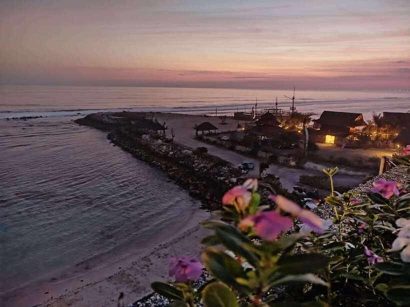 Bali: Customizable Beach Day Tour with Hotel Pickup - Melasti Beach: swimming and sunset vibes in one place