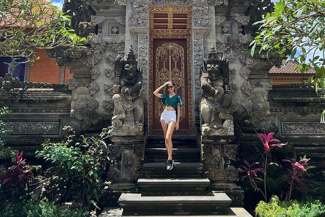 Bali Customized Tour Private Car and Driver - Ubud Art Market: an easy entry into crafts, snacks, and local energy