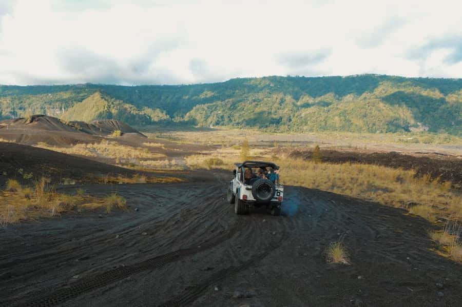 Bali: Day/Sunset Mount Batur 4WD Jeep and Natural Hot Spring - Day vs sunset timing: how the schedule changes your experience