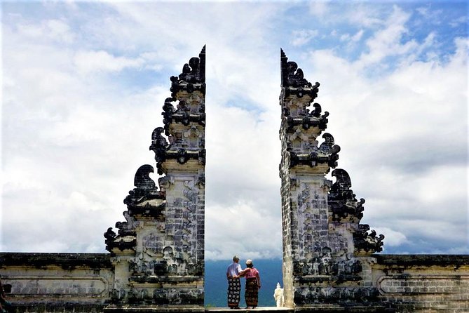 Bali Day Tour : Waterfall & Lempuyang Temple The Gate Of Heaven - Stop 1: Kanto Lampo Waterfall, free entry and a nature warm-up