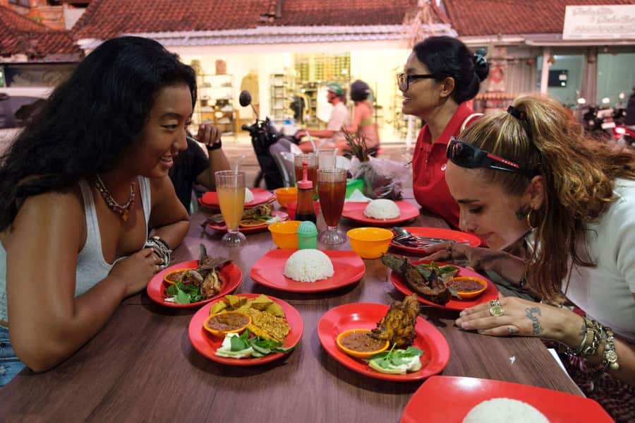 Bali: Delicious Indonesian Food Tour - Meeting at Kantor Pos Indonesia, then getting oriented fast