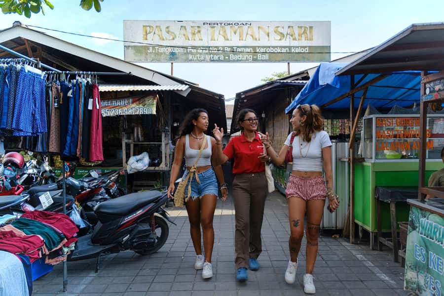 Bali: Delicious Indonesian Food Tour - Kreneng Market: narrow lanes and a lineup of Balinese favorites