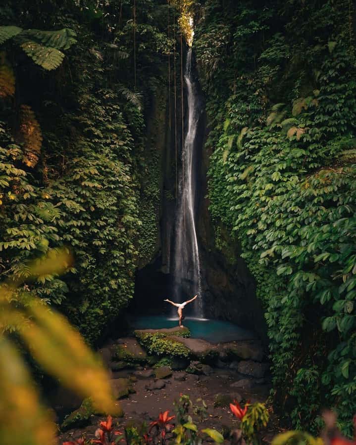 Bali: Discover Jungle Waterfalls and Rice Terraces - Nungnung Waterfall: big jungle power and the photo-friendly stair descent