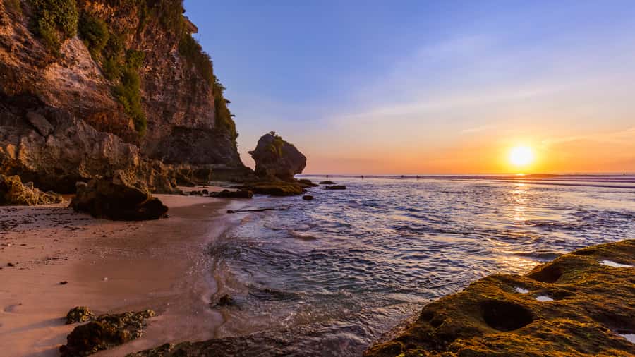 Bali: Full-Day Private or Shared Uluwatu Highlights Tour - Garuda Wisnu Kencana (GWK): where the cultural stop becomes a walk