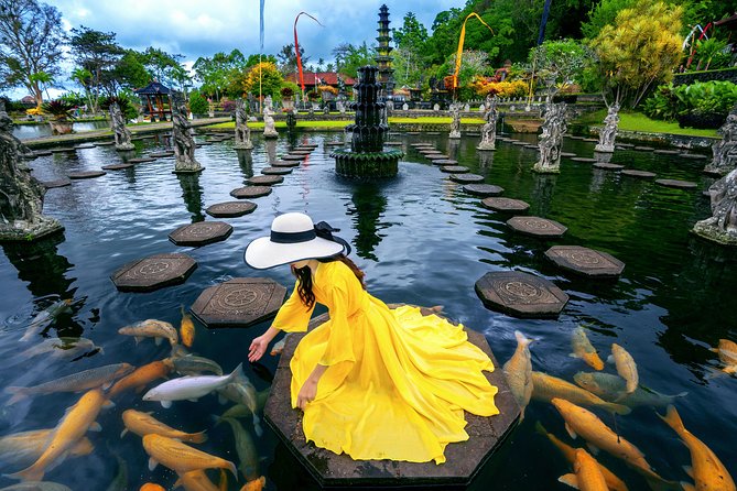 Bali Instagram: Gate of Heaven Temple Tour - Lunch at Mahagiri Panoramic Resort: rice fields and a real recharge