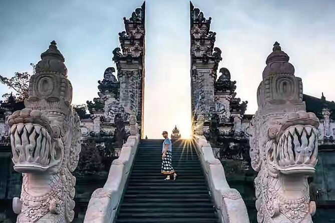 Bali Instagram Tour - All Inclusive - Tukad Cepung Waterfall: walking in, then shooting the tree-gap view