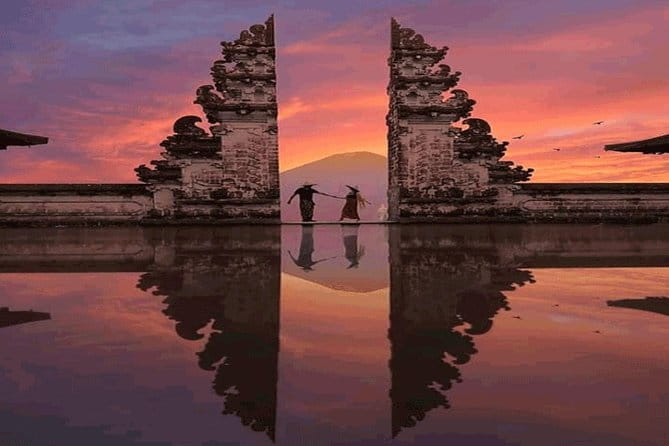 Bali Instagram Tour - DESIGN Your Own Trip - Tanjung Jepun snorkeling and the reef shark maybe
