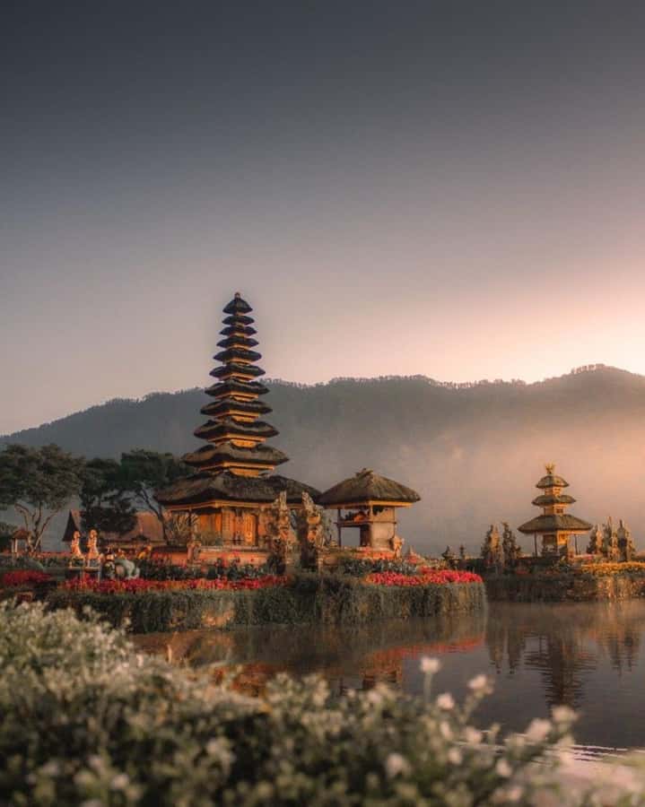 Bali: Jatiluwih UNESCO, Bratan Lake, Iconic Gate & Tanah Lot - Tanah Lot Temple: A Coastal Walk With Local Culture Around the Rock