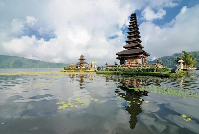 Bali Jungle Trekking and Lake Canoeing Tour - Wanagiri Hill Trek: How the Poles and Guide Support Help
