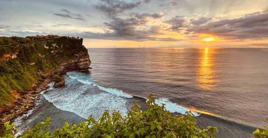 Bali: Kecak Fire Dance Show & Uluwatu Temple Entry Ticket - The Kecak Fire Dance: How to Watch It Without Getting Lost