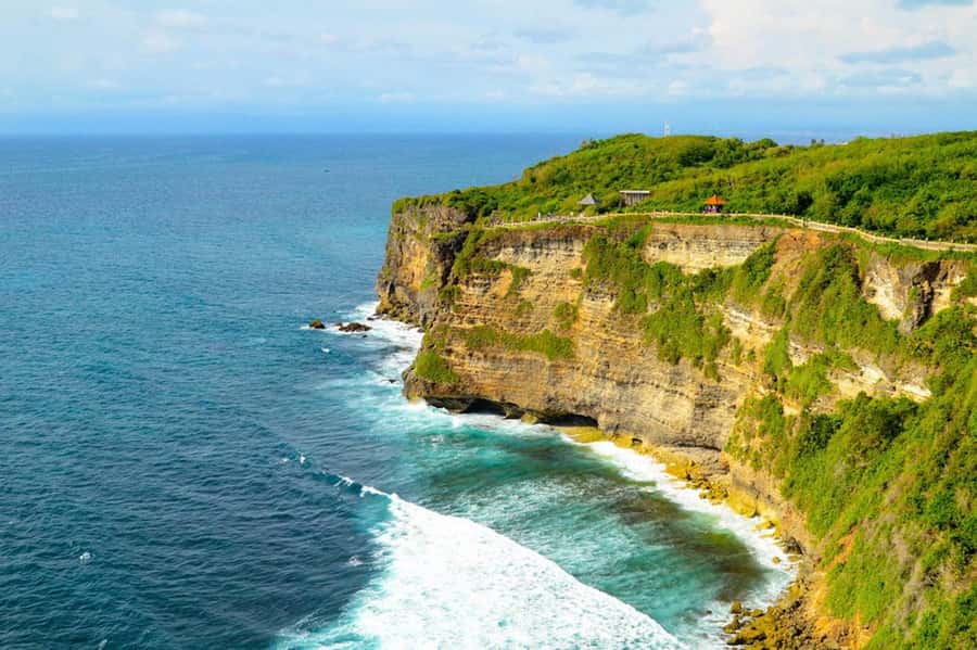 Bali: Kecak Fire Dance Show & Uluwatu Temple Entry Ticket - Weather, Rain, and Staying Comfortable