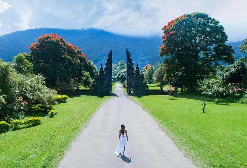 Bali: Lake Bratan, Handara Gate, Waterfall & Swing Tour - Your Guide Matters: Clear Pickup Times, Safe Driving, and Better Photos