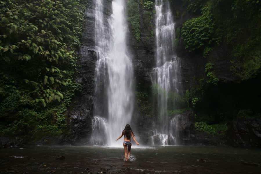 Bali: Lake Bratan, Handara Gate, Waterfall & Swing Tour - Ulun Danu Beratan: How the Lakeside Temple Connects to Water and Daily Life