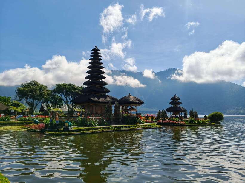 Bali: Lake Temple, Jatiluwih Rice Terrace & Waterfall Tour - Ulun Danu Beratan Temple: sunrise timing and the temple entry rule you must respect