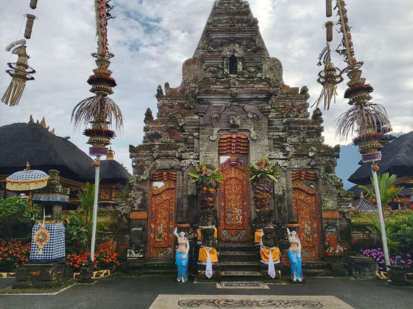 Bali: Lake Temple, Jatiluwih Rice Terrace & Waterfall Tour - Handara Gate: short walk, iconic photos, and how to not waste your time
