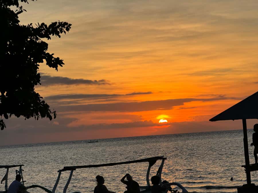 Bali: Lovina Sunset Tour with Snorkeling Experience - The team, English guidance, and the safety-first vibe