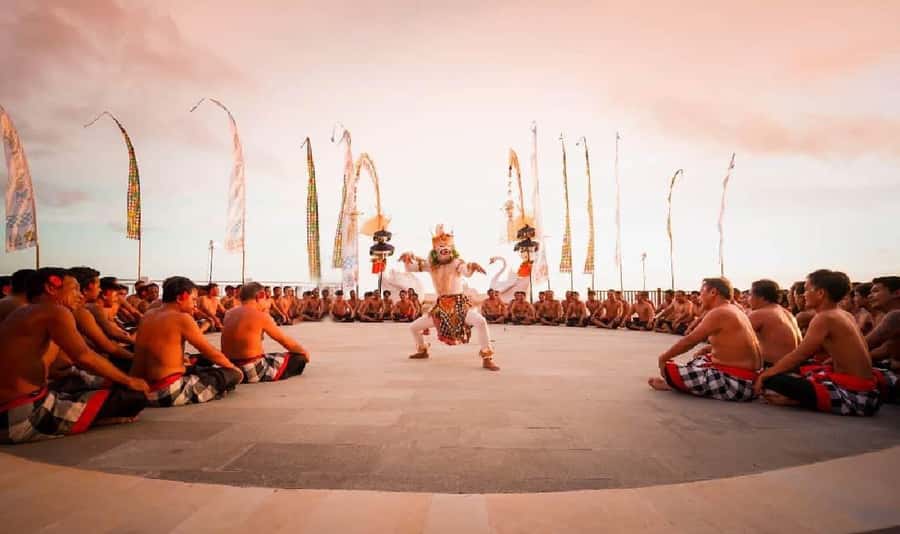 Bali: Melasti Beach Kecak Dance Show Tickets - Why Melasti Beach Kecak works at 6 PM: sunset, ocean air, and Ramayana chants