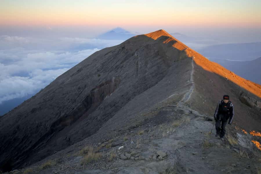 Bali/Mount Agung: Sunrise Trekking Adventure With Transfers - The ascent at 3,142 meters: pacing, handholds, and the cold hour