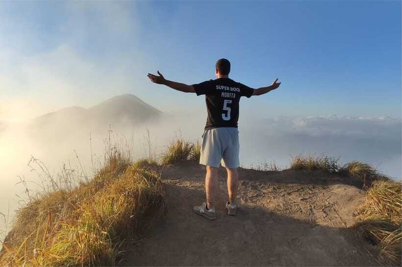 Bali: Mount Batur Sunrise Hike Including Transfer & All Cost - Summit sunrise, boxed breakfast, and spotting Mount Agung