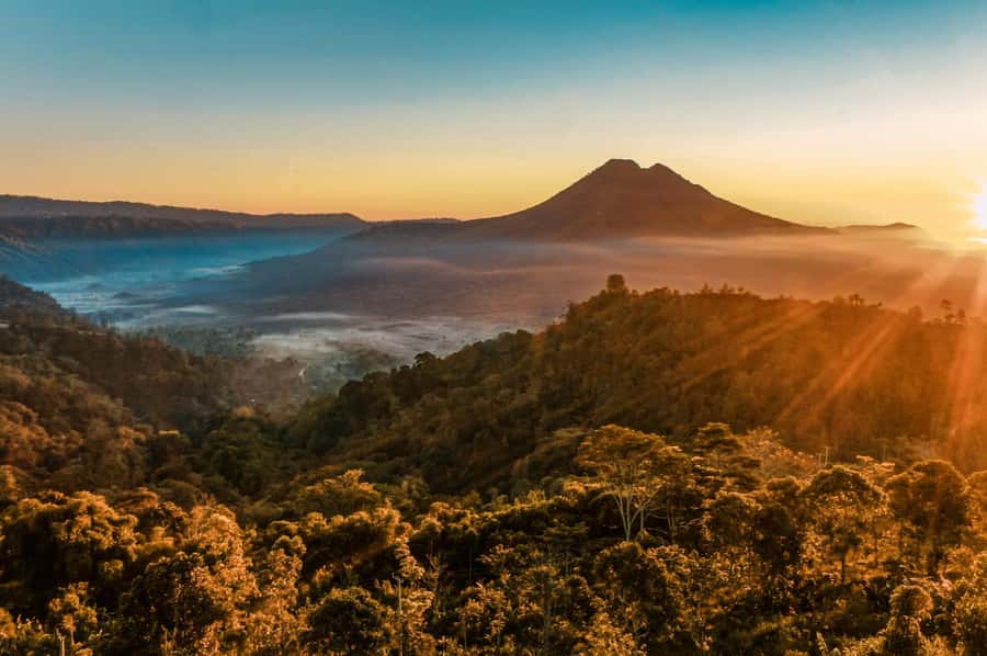 Bali: Mount Batur Sunrise Trek With Guide and Breakfast - Why Mount Batur Sunrise Feels Like Another Planet