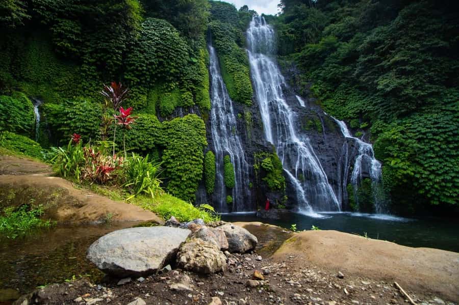 Bali: Munduk Waterfalls Trek, Twin Lakes and Temple Tour - Base camp breaks: cake and tea, then a guided reset before lunch