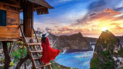 East & West Highlights Full-Day Tour