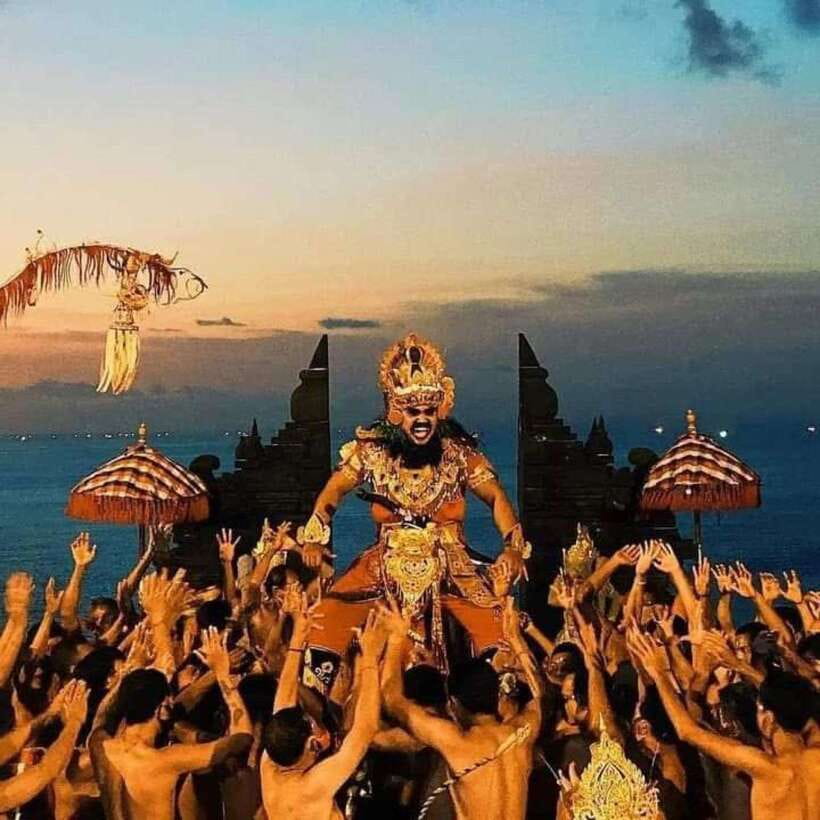 Bali: Padang Padang Beach, Uluwatu Temple & Kecak Dance - Uluwatu Temple: Cliff Views, Walkable Corners, and Monkey Rules