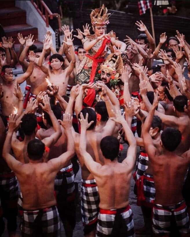 Bali: Padang Padang Beach, Uluwatu Temple & Kecak Dance - Kecak Fire Dance at Sunset: Timing, Seats, and What to Expect