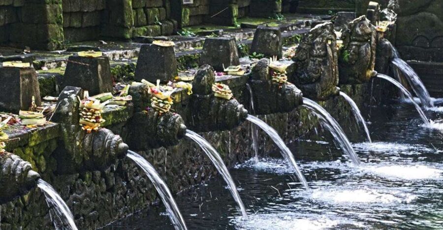 Bali: Sacred Temples and Sunset Private Tour - Taman Ayun Royal Family Temple: a 1634 landmark built on a handmade-lake island