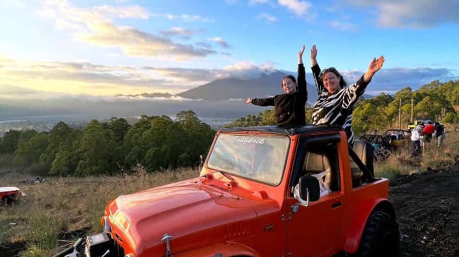 Bali: Shared Mount Batur Sunrise Jeep Tour with Hot Springs - Light breakfast and hot drinks: simple fuel that matters at 3 AM