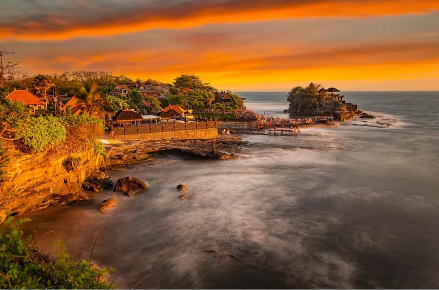 Bali: South Coast Uluwatu, Tanah Lot, and Jimbaran Day Trip - Tanah Lot: The Rock Temple Where the Ocean Does the Drama