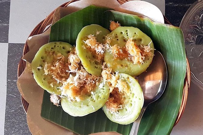 Bali Street Food Tour - Kreneng Market: Your Checklist of Sweet and Snacky Balinese Favorites