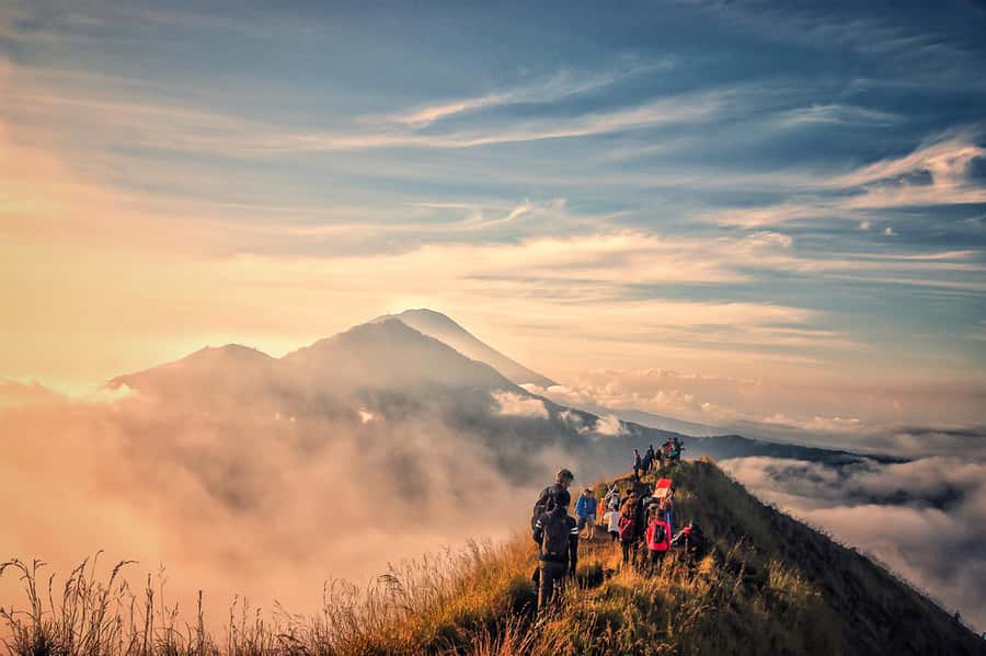 Bali: Sunrise Mount Batur Guided Hike with Breakfast - Summit time: breakfast with a view and volcanic steam energy